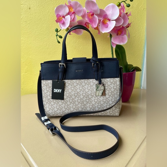 Gorgeous DKNY Banks Satchel - Picture 1 of 9